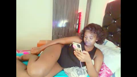 Snapshot of dinnydakrazx chatting on 12-16-25, 06:46 dinnydakrazx online show from 12-16-25, 06:46