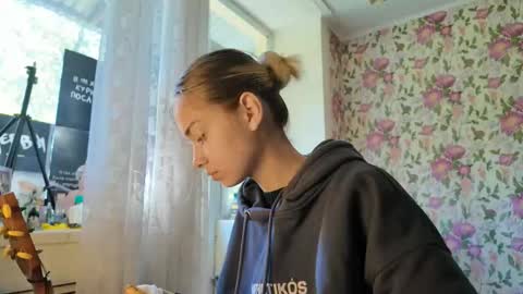 dinorahmroczkowski online show from 09-15-25, 07:41