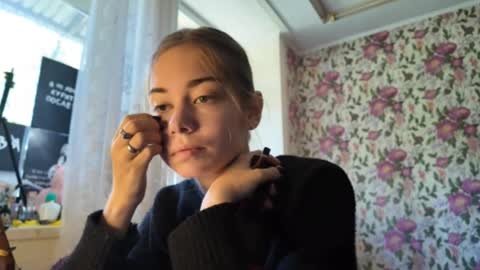 dinorahmroczkowski online show from 09-16-25, 07:42