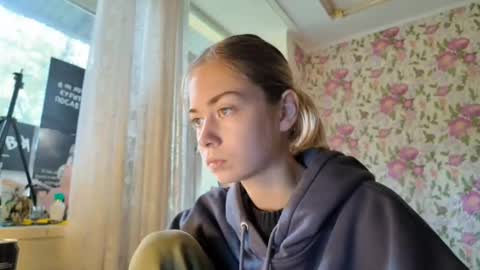 dinorahmroczkowski online show from 09-19-25, 08:05