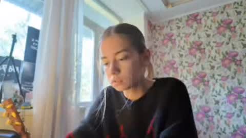 dinorahmroczkowski online show from 09-23-25, 08:17