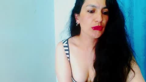 Snapshot of diosa_gil chatting on 04-11-26, 01:43 diosa_gil online show from 04-11-26, 01:43