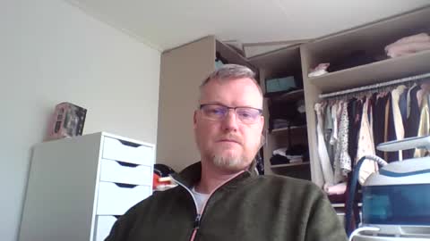 dirkkie1975 online show from 05-12-26, 06:43