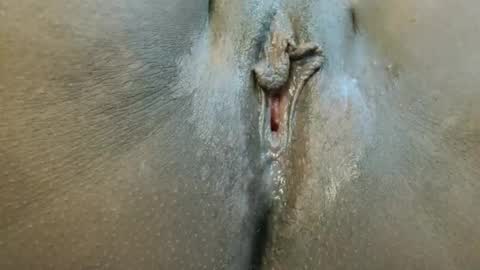 sisi and grovin online show from 11-14-25, 07:40