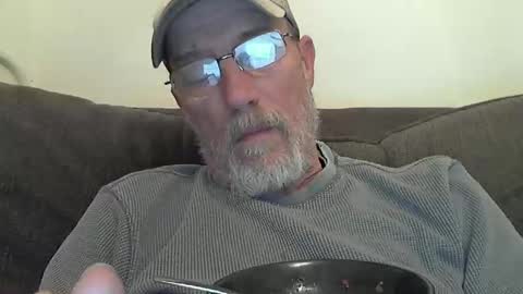 Snapshot of dirtynastyoldman chatting on 03-04-25, 03:33 dirtynastyoldman online show from 03-04-25, 03:33