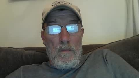 Snapshot of dirtynastyoldman chatting on 03-11-25, 01:05 dirtynastyoldman online show from 03-11-25, 01:05