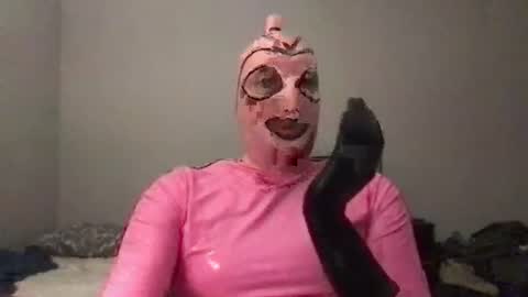 Snapshot of dirtyrubbertoy chatting on 06-15-26, 04:04 dirtyrubbertoy online show from 06-15-26, 04:04