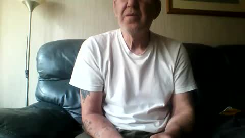 Snapshot of discovery63 chatting on 10-04-25, 10:46 discovery63 online show from 10-04-25, 10:46