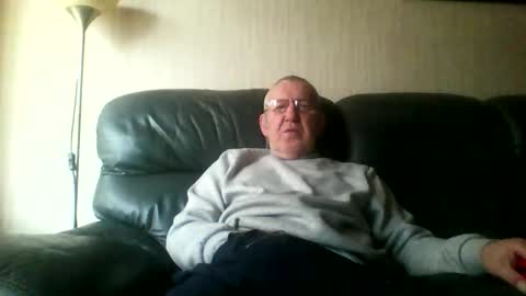 Snapshot of discovery63 chatting on 04-17-26, 12:30 discovery63 online show from 04-17-26, 12:30