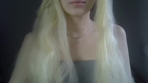 Snapshot of ditamilton chatting on 04-25-26, 11:24 DitaMilton online show from 04-25-26, 11:24