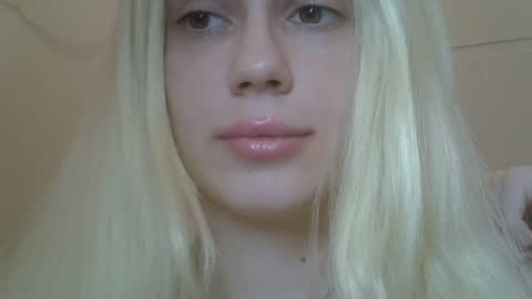 Snapshot of ditamilton chatting on 04-25-26, 07:00 DitaMilton online show from 04-25-26, 07:00