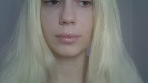 Snapshot of ditamilton chatting on 05-08-26, 11:15 DitaMilton online show from 05-08-26, 11:15