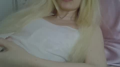 Snapshot of ditamilton chatting on 05-11-26, 01:06 DitaMilton online show from 05-11-26, 01:06