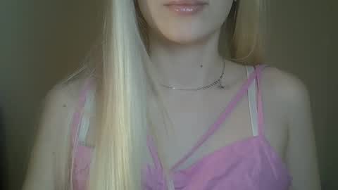 Snapshot of ditamilton chatting on 05-14-26, 08:04 DitaMilton online show from 05-14-26, 08:04