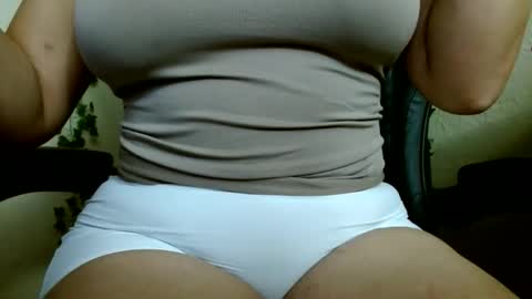 Snapshot of divadirty chatting on 01-05-25, 01:04 Mari online show from 01-05-25, 01:04