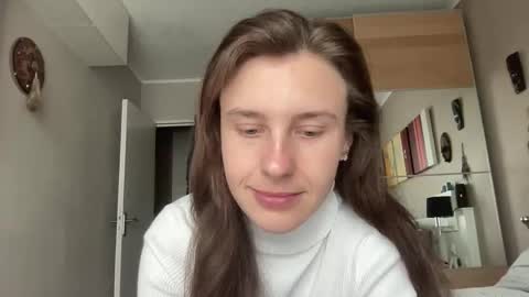 Snapshot of divine_beauty_girl chatting on 01-28-25, 09:41 Valerie online show from 01-28-25, 09:41