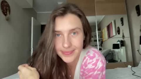 Snapshot of divine_beauty_girl chatting on 01-29-25, 12:56 Valerie online show from 01-29-25, 12:56