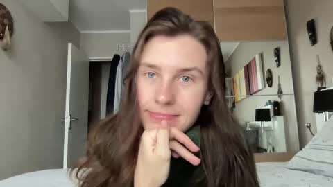 Snapshot of divine_beauty_girl chatting on 01-30-25, 10:19 Valerie online show from 01-30-25, 10:19