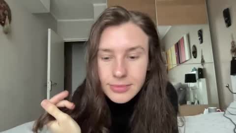 Snapshot of divine_beauty_girl chatting on 02-05-25, 08:32 Valerie online show from 02-05-25, 08:32