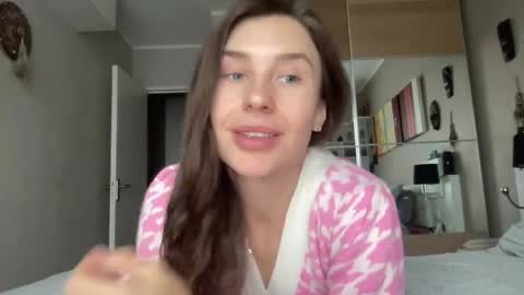 Snapshot of divine_beauty_girl chatting on 02-06-25, 09:32 Valerie online show from 02-06-25, 09:32