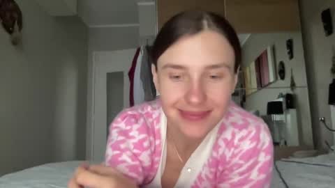 Snapshot of divine_beauty_girl chatting on 02-06-25, 03:41 Valerie online show from 02-06-25, 03:41