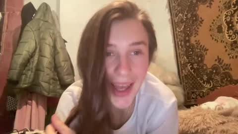 Snapshot of divine_beauty_girl chatting on 02-14-25, 07:02 Valerie online show from 02-14-25, 07:02