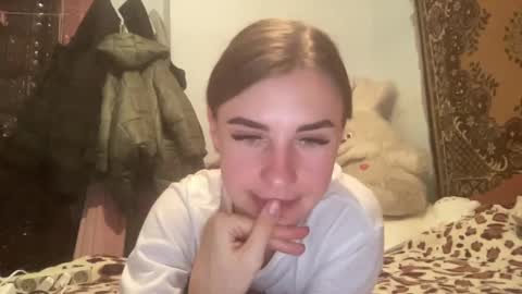 Snapshot of divine_beauty_girl chatting on 02-15-25, 05:07 Valerie online show from 02-15-25, 05:07
