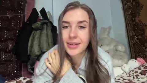 Snapshot of divine_beauty_girl chatting on 02-16-25, 10:54 Valerie online show from 02-16-25, 10:54