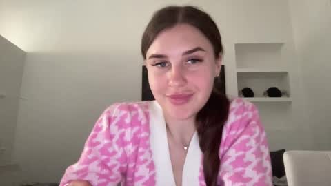 Snapshot of divine_beauty_girl chatting on 03-06-25, 10:09 Valerie online show from 03-06-25, 10:09