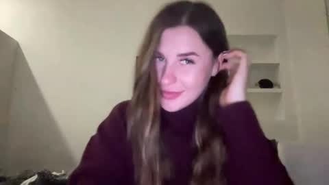 Snapshot of divine_beauty_girl chatting on 03-07-25, 06:22 Valerie online show from 03-07-25, 06:22