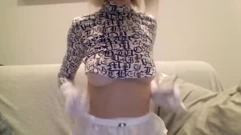 divine_creature online show from 01-15-25, 09:09