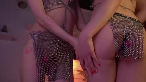 Snapshot of divine_lights chatting on 12-21-24, 01:04 Eva and Lucia online show from 12-21-24, 01:04