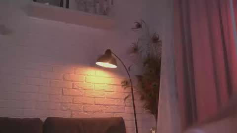 Snapshot of divine_lights chatting on 02-01-25, 09:40 Eva and Lucia online show from 02-01-25, 09:40