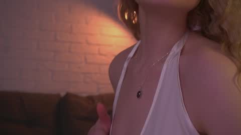 Snapshot of divine_lights chatting on 02-08-25, 09:36 Eva and Lucia online show from 02-08-25, 09:36