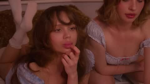 Snapshot of divine_lights chatting on 09-26-25, 08:02 Eva and Lucia online show from 09-26-25, 08:02