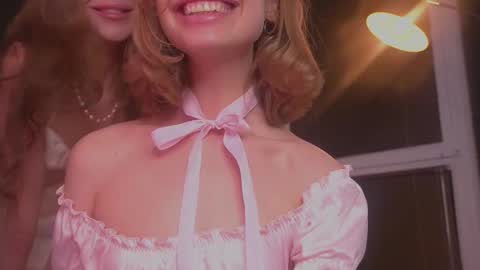 Snapshot of divine_lights chatting on 10-14-25, 10:32 Eva and Lucia online show from 10-14-25, 10:32