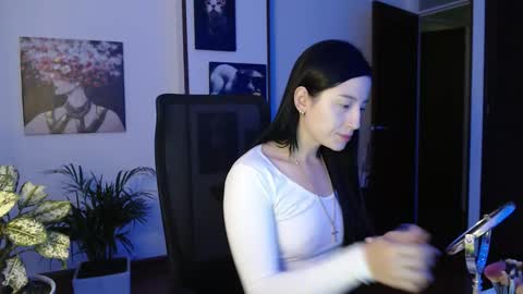 Snapshot of divineisis chatting on 10-23-25, 10:03 Hera online show from 10-23-25, 10:03