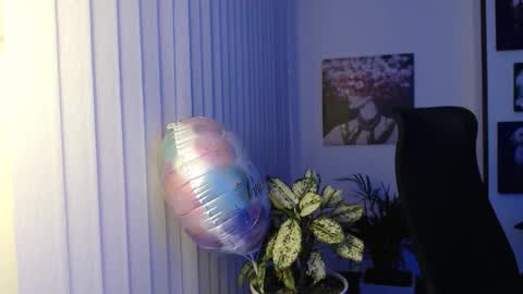 Snapshot of divineisis chatting on 10-25-25, 10:01 Hera online show from 10-25-25, 10:01