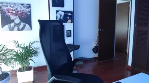 Snapshot of divineisis chatting on 10-26-25, 04:02 Hera online show from 10-26-25, 04:02