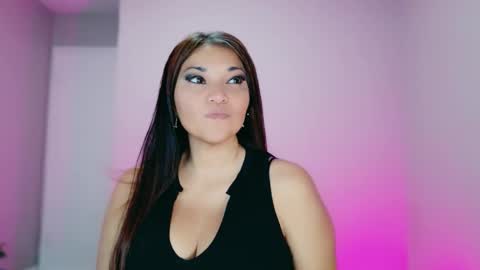 DivineLynn online show from 10-31-25, 04:52