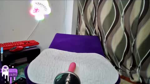 Snapshot of divynejade chatting on 03-05-25, 01:10 Jade Divyne online show from 03-05-25, 01:10