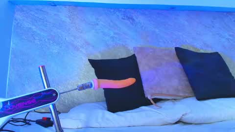 Sofia  online show from 10-13-25, 03:23