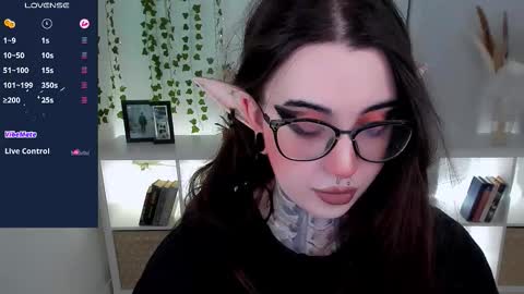 dixipixi_ online show from 10-11-25, 06:01