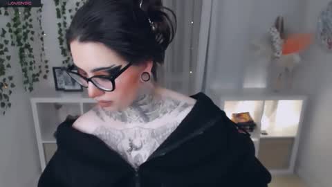 dixipixi_ online show from 02-08-26, 05:44