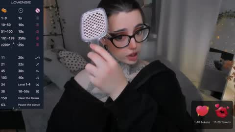 dixipixi_ online show from 05-13-26, 05:38