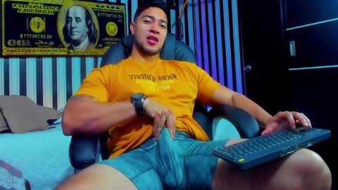 Snapshot of dixon_ray_ chatting on 12-22-24, 01:45 Dixon online show from 12-22-24, 01:45