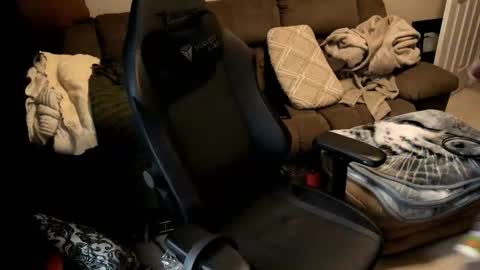 Snapshot of dizzyash chatting on 03-18-26, 10:24 Hansel and Gretle online show from 03-18-26, 10:24