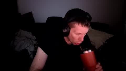 Snapshot of dizzyash chatting on 03-22-26, 01:42 Hansel and Gretle online show from 03-22-26, 01:42