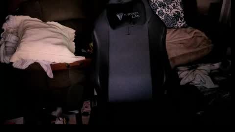 Snapshot of dizzyash chatting on 03-25-26, 12:16 Hansel and Gretle online show from 03-25-26, 12:16