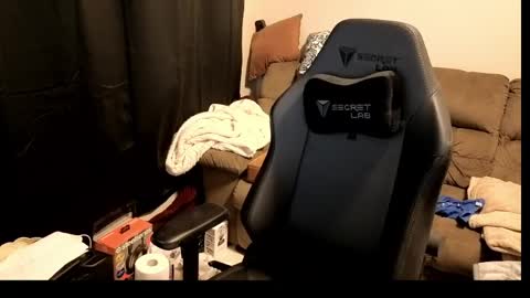 Snapshot of dizzyash chatting on 03-27-26, 01:33 Hansel and Gretle online show from 03-27-26, 01:33